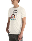 Man wearing white t-shirt with cartoon kids and speech bubble saying “TOLD YOU THE DARK WEB IS FUN,” standing with hands in pockets. Preguntar a ChatGPT